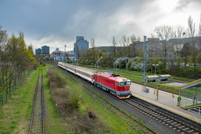 ZSSK 754 054 in Bratislava predmestie