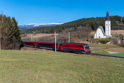 ÖBB 1216 017 in Passering mit dem RJ 133