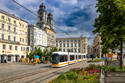 LINZ AG Linien Cityrunner 016 in Linz Hauptplatz