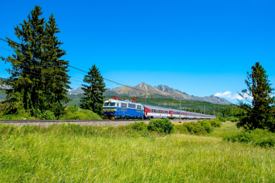 ZSSK 350 008 in Tschirm mit dem EX604